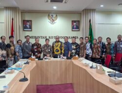 Pj. Bupati PPU Muhammad Zainal Arifin Lakukan Kunjungan Kerja ke Pemkot Yogyakarta untuk Tingkatkan Pelayanan Publik