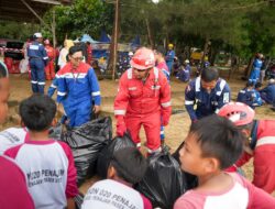 KPB dan Pemkab PPU Angkut 14,3 Ton Sampah dari Pantai Tanjung Jumlai