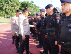 Brimob Polda Kaltim Dikerahkan Amankan PSU Mahakam Ulu, Kapolda Pimpin Langsung Apel Keberangkatan