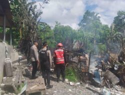 Gudang Terbakar di Tengah Permukiman, Brimob dan Warga Cegah Api Meluas