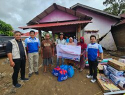 Peduli Banjir Sumbar, Direksi Pertamina Drilling Tinjau Dapur Umum Pengungsi dan Serahkan Bantuan
