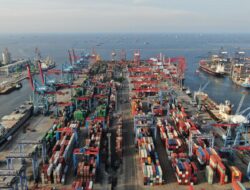 Distribusi Barang Melonjak Menjelang Lebaran, Pelindo Antisipasi Penumpukan Kontainer