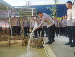 Kapolda Kaltim Pimpin Penanaman Pohon dan Tebar Bibit Ikan di Balikpapan