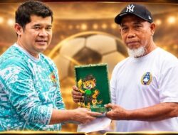Pelatih SKO Riau Yulnedi Tanjung Raih Penghargaan Pelatih Terbaik Haornas Kampar